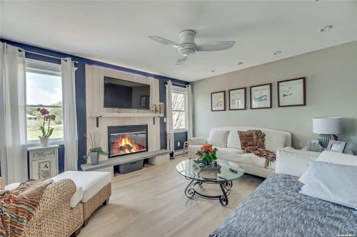 170 Vineyard Way, Aquebogue, NY, 11931-2166 | Card Image