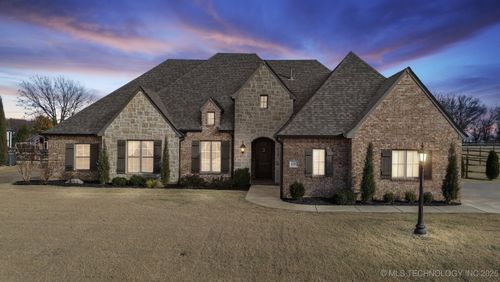 6251 Creekwood Dr, Owasso, OK, 74055-5651 | Card Image