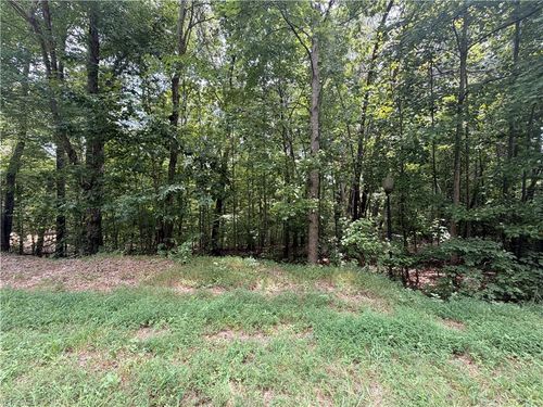 169 Glenrobin Dr, Eden, NC, 27288-8092 | Card Image