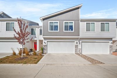 929 Ne Traverse Drive, Condo with 3 bedrooms, 1 bathrooms and null parking in Waukee IA | Image 1