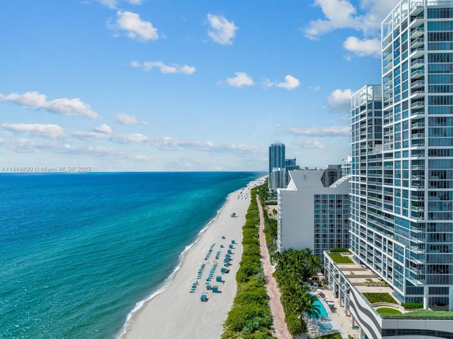 3304/01 - 6899 Collins Ave, Condo with 5 bedrooms, 5 bathrooms and null parking in Miami Beach FL | Image 64