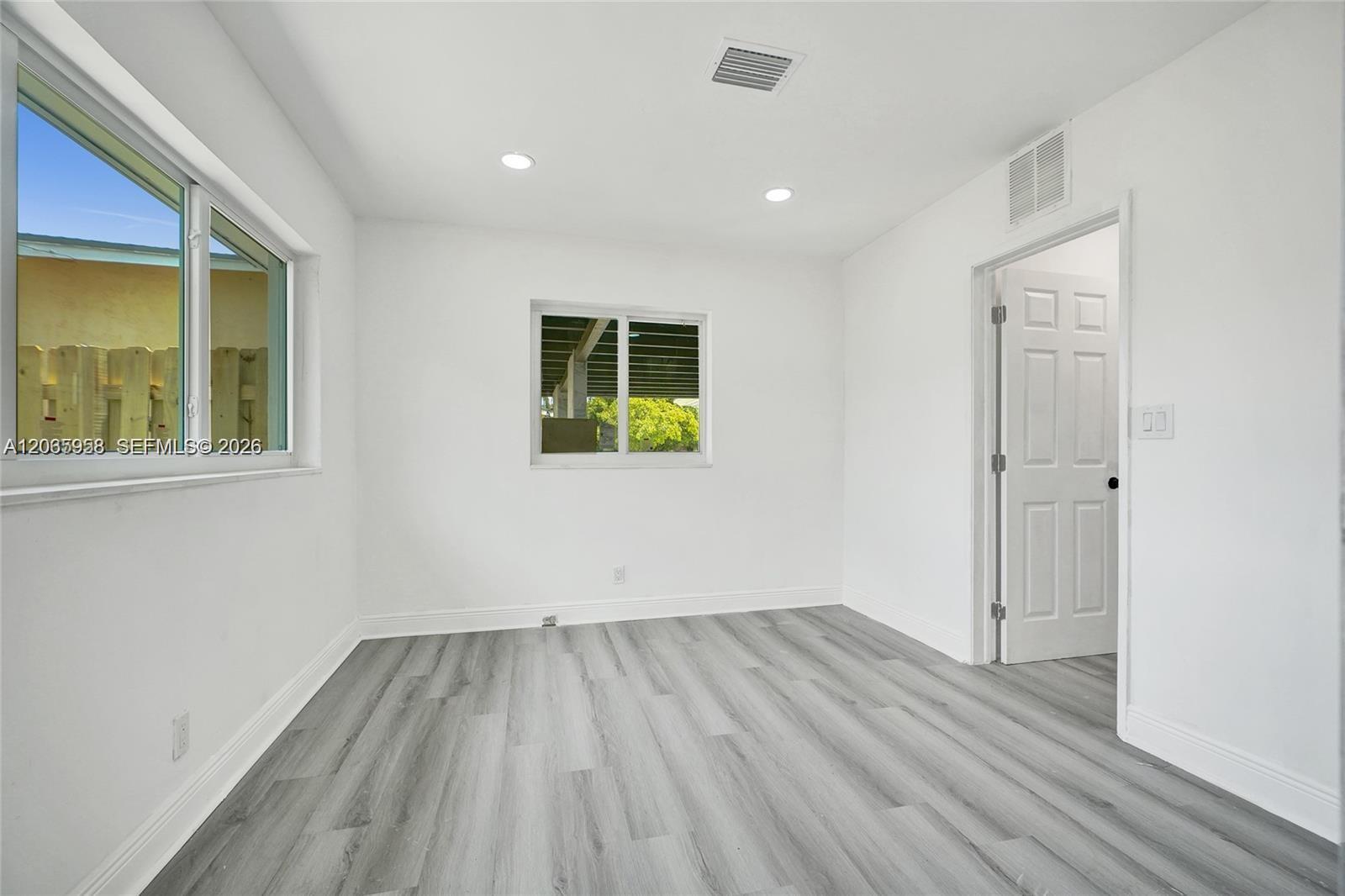 Residential Lease in Oakland Park 2