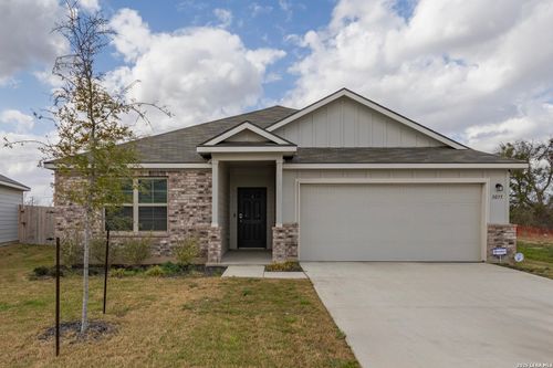 3035 Selhurst St, Converse, TX, 78109-2588 | Card Image