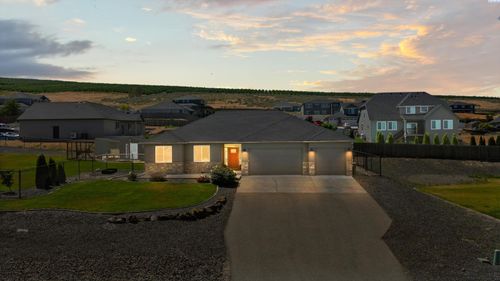 22011 E Berry Street, Benton City, WA, 99320 | Card Image