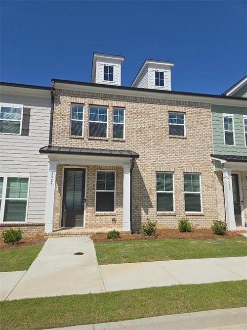 5525 Leyland Dr, Flowery Branch, GA, 30542-7636 | Card Image