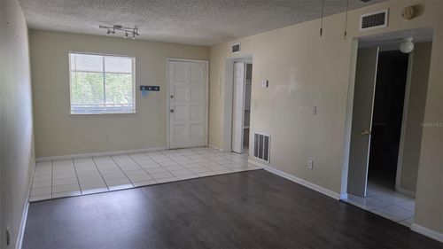 b2-6328 Newtown Cir, Tampa, FL, 33615-3619 | Card Image