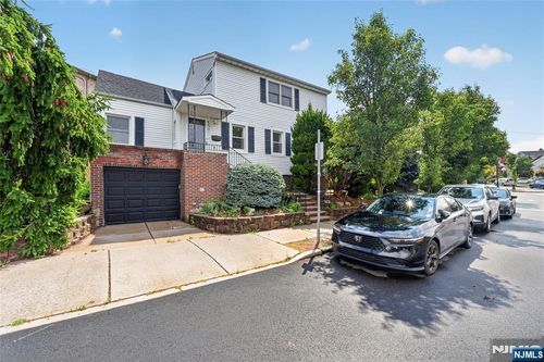 427 Kennedy Dr, Fairview, NJ, 07022-1607 | Card Image