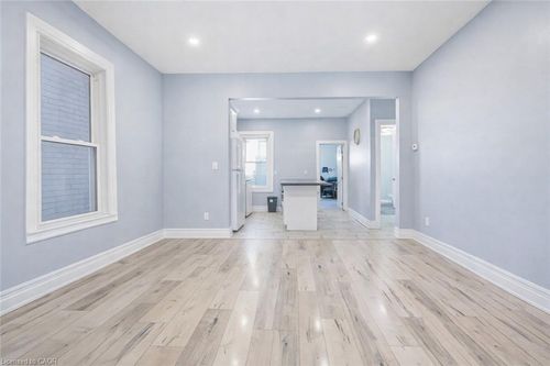 75 Niagara St, Hamilton, ON, L8L6A4 | Card Image
