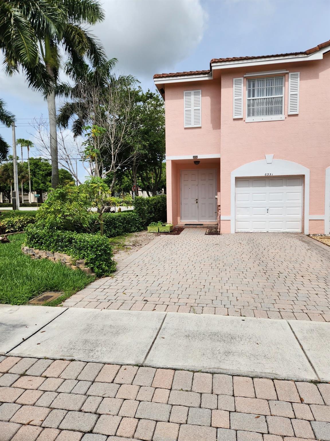 Landings Way, Tamarac, FL 33321