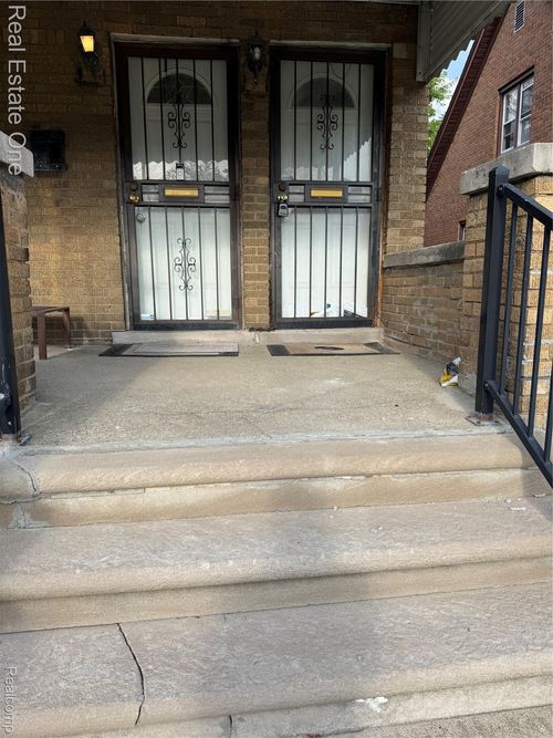 14900 Petoskey Ave, Detroit, MI, 48238-2062 | Card Image