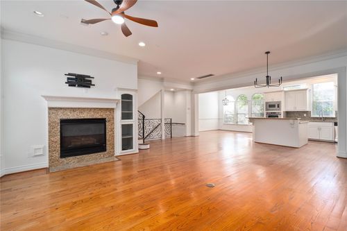 704 Welch St, Houston, TX, 77006-1308 | Card Image