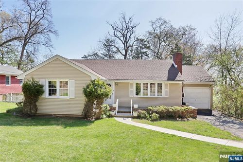 16 Valley View Dr, North Haledon, NJ, 07508-2832 | Card Image