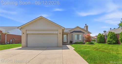 21618 Sue Ellen Dr, Macomb, MI, 48044-2954 | Card Image