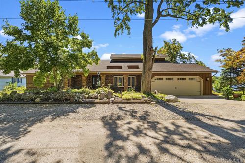 3232 Shady Oak Dr, Columbiaville, MI, 48421-9308 | Card Image