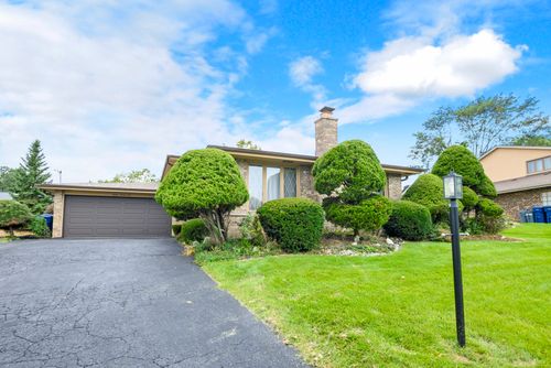 8024 Baldwin Trl, Hickory Hills, IL, 60457-1468 | Card Image