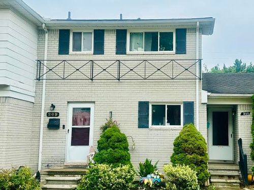 209 N Christine Cir, Mount Clemens, MI, 48043-1508 | Card Image