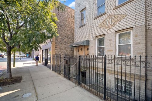 2014 N Western Ave, Chicago, IL, 60647-4104 | Card Image