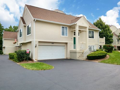 557 Cary Woods Cir, Cary, IL, 60013-2069 | Card Image