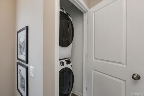 10-33080 Townhill Road, Farmington, MI, 48336 | Card Image