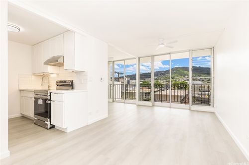 301-2121 Algaroba St, Honolulu, HI, 96826-2721 | Card Image