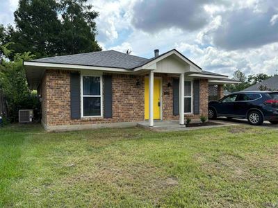 8753 Aubin St, House other with 3 bedrooms, 1 bathrooms and null parking in Denham Springs LA | Image 2