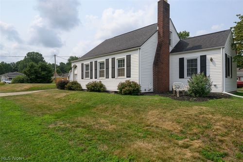 300 W 22nd St, Dover, OH, 44622-2419 | Card Image