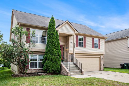 3069 Talon Cir, Lake Orion, MI, 48360-2608 | Card Image