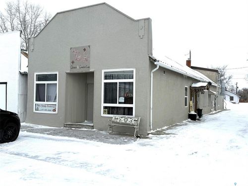 55 Centre St, Fox Valley, SK, S0N0B3 | Card Image