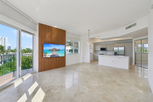 apt-402-19900 E Country Club Dr, Aventura, FL, 33180-3329 | Card Image