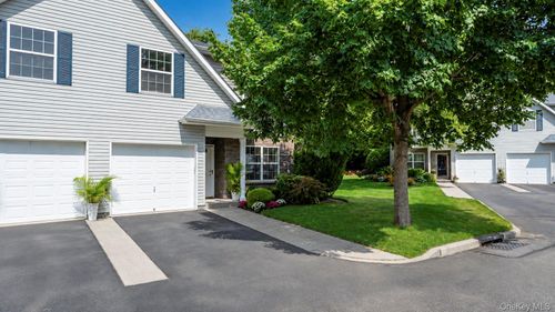 327 Medea Way, Central Islip, NY, 11722-4541 | Card Image
