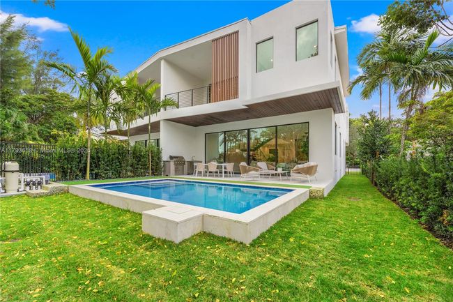 4951 University Dr, Townhouse with 3 bedrooms, 5 bathrooms and null parking in Coral Gables FL | Image 4