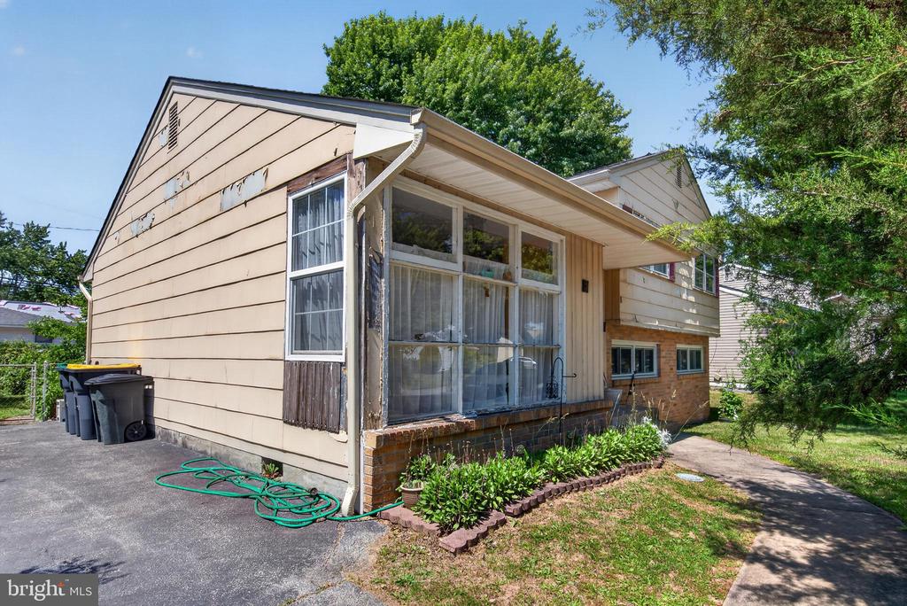 Residential in CLAYMONT 4