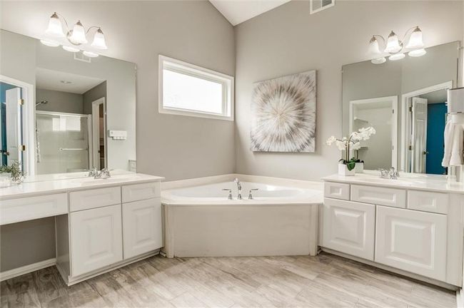 Primary bath | Image 16