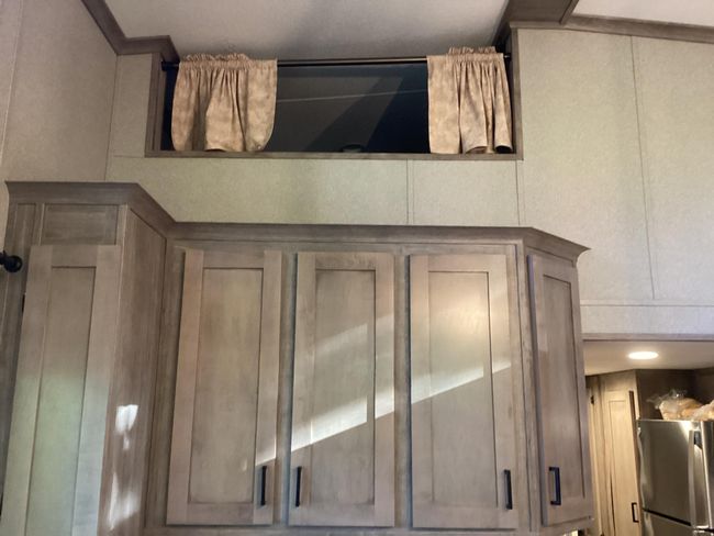 Large cupbords-natural lighting | Image 24
