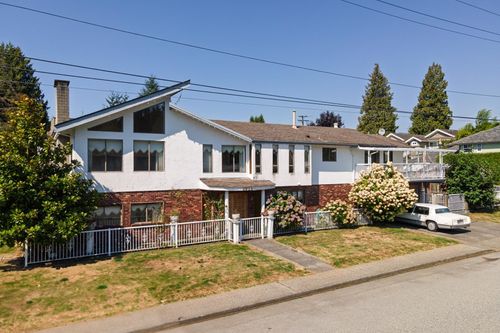 2025 St Andrews Ave, North Vancouver, BC, V7L3M4 | Card Image