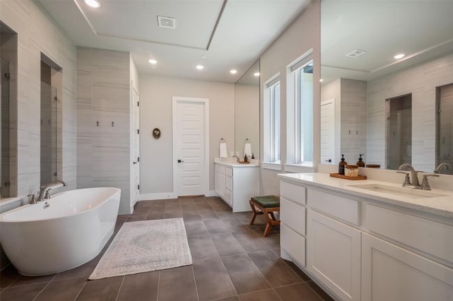 Feel like you are at a spa in this amazing bathroom with a large walk in closet that conveniently connects to the laundry room. | Image 15