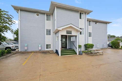 212-3170 W Monroe St, Waukegan, IL, 60085-3065 | Card Image