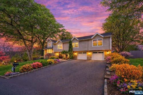 605 Gladys Ct, Northvale, NJ, 07647-1101 | Card Image