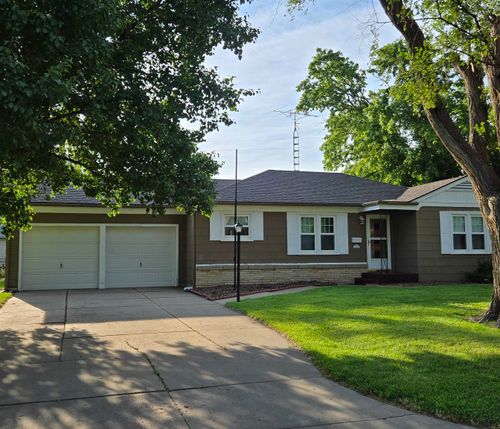 1853 Larson St, Salina, KS, 67401-6526 | Card Image