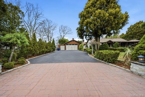 13 Laurel Ln, Shirley, NY, 11967-2428 | Card Image