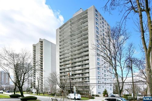 277 Prospect Ave, Hackensack, NJ, 07601-2512 | Card Image