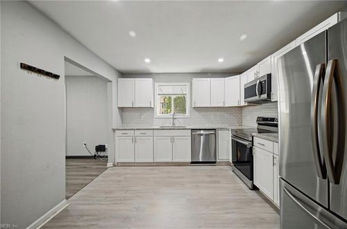 819 19th Pl, Newport News, VA, 23607-5341 | Card Image