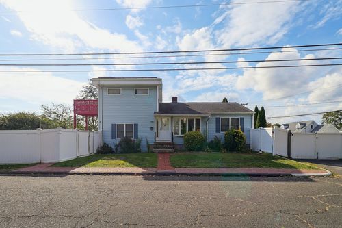 2 Coldspring St, Norwalk, CT, 06850-3222 | Card Image