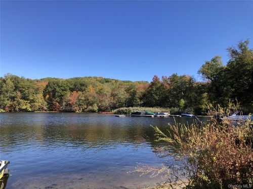 40 Chippewa Rd, Putnam Valley, NY, 10579-1506 | Card Image