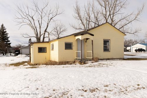 425 5th Ave Se, Beach, ND, 58621 | Card Image