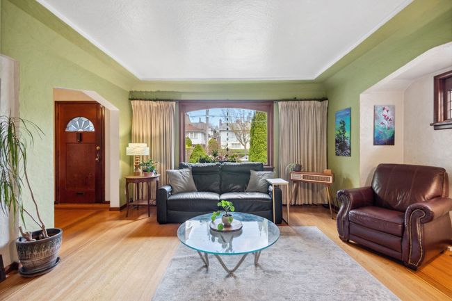 1216 Edinburgh St, House other with 5 bedrooms, 3 bathrooms and 2 parking in New Westminster BC | Image 7