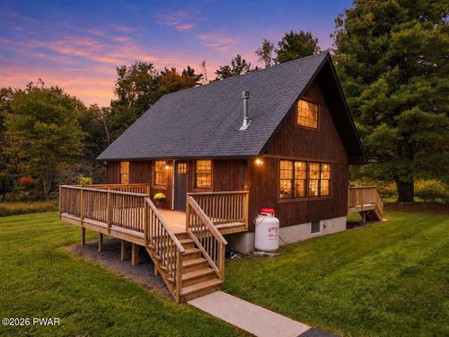 225 Raymondskill Rd, Milford, PA, 18337-7284 | Card Image