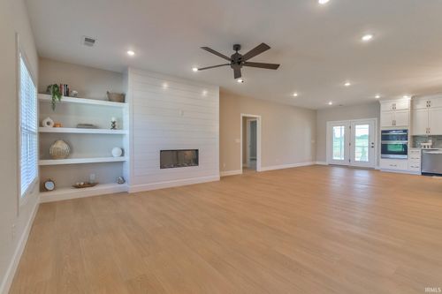 18310 Whitfield Ct, Evansville, IN, 47725-8417 | Card Image