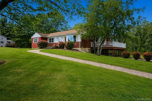 237 Pine Grove Rd, Middletown, NY, 10940-7587 | Card Image