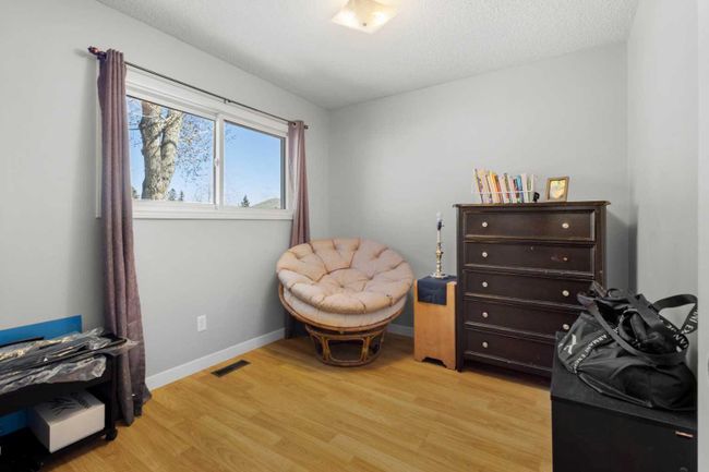 379 Rundleview Drive Ne, Home with 3 bedrooms, 2 bathrooms and 2 parking in Calgary AB | Image 16